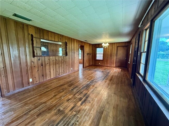 Building Photo - 5520 Helen Dr