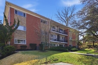 Building Photo - 521 Epsom Rd