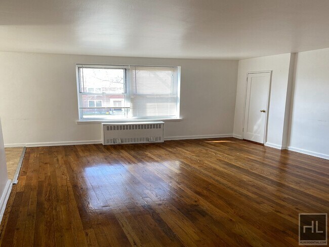 Building Photo - Spacious Two Bedroom in Bayside NY