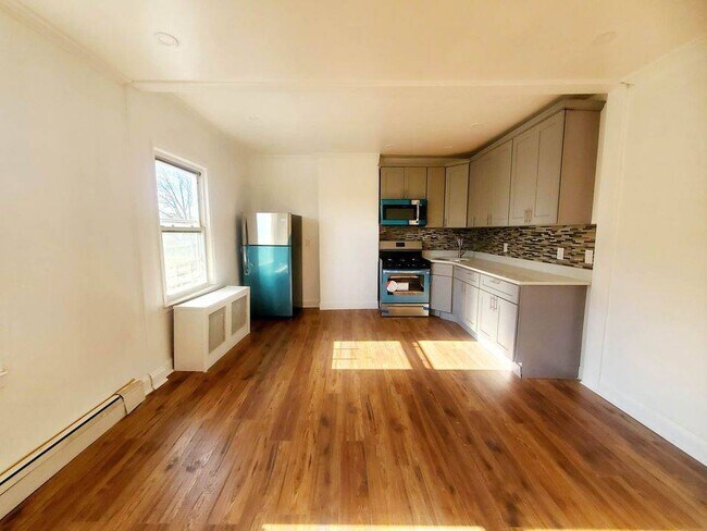 Foto del edificio - 2354 Waterbury Ave