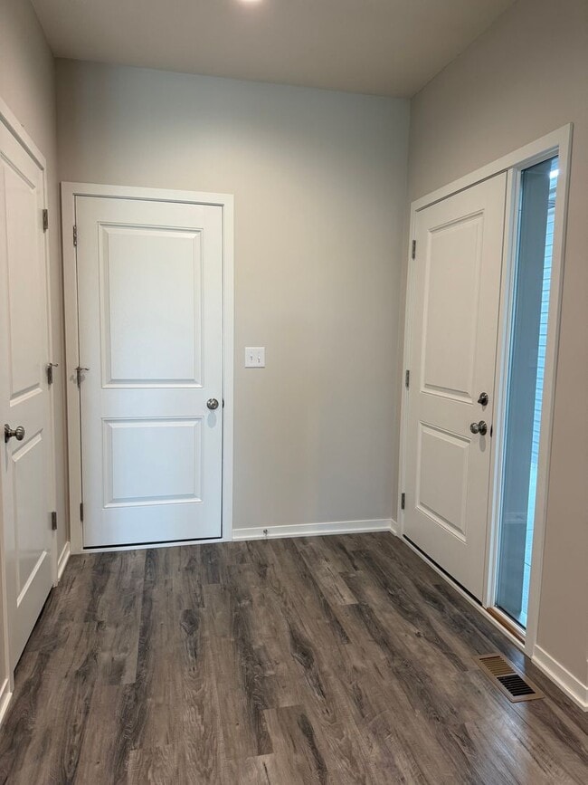 Building Photo - 7013 Claystone Dr