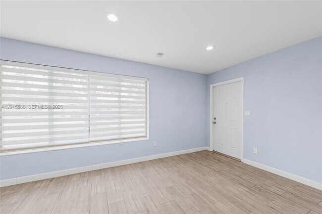 Building Photo - 309 NW 43rd Ave