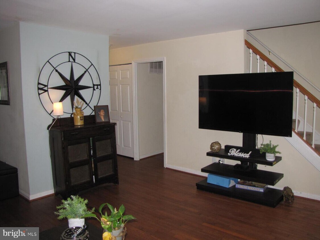 14888 Lambeth Square, Centreville, VA 20120 Townhouse for Rent in