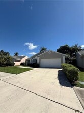 Building Photo - 665 SE 25th Ln