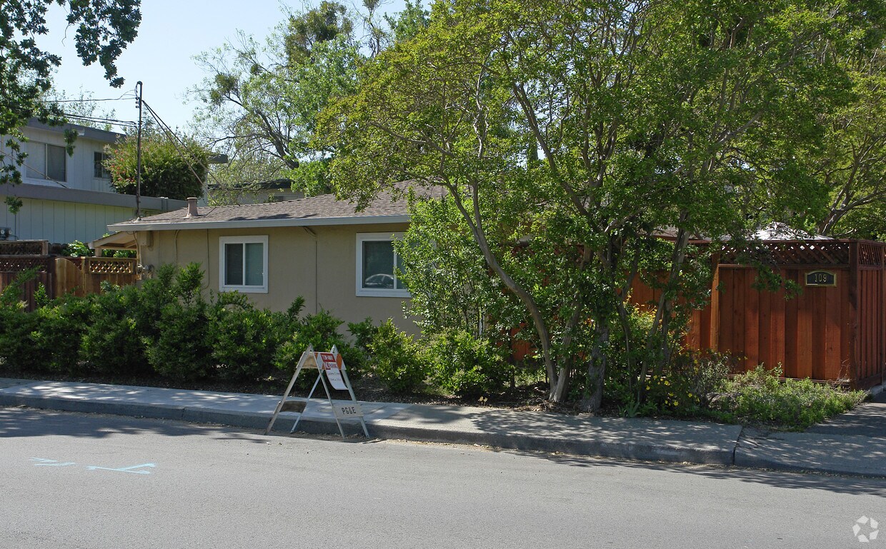 Building Photo - 107 Sierra Dr