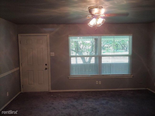 Building Photo - 2 br, 1 bath Apartment - 1212 Elwood Road