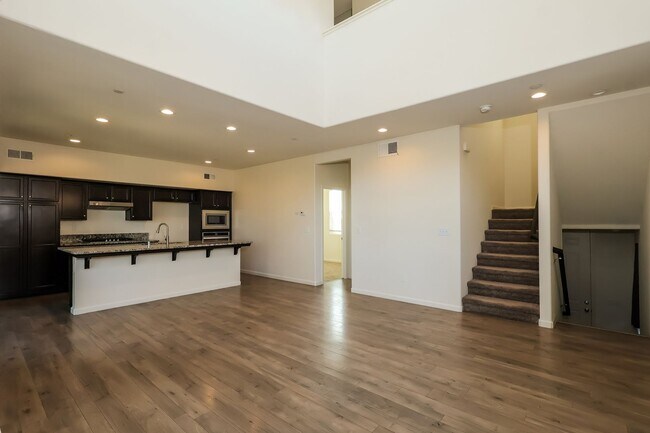 Foto del edificio - 4370 Strathmore Pl