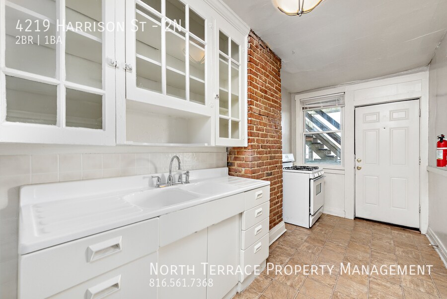 4219 Harrison St Unit 2N, Kansas City, MO 64110 Room for Rent in