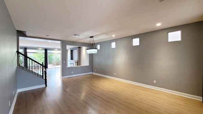 Foto del edificio - 5464 Tartan Hill Ave