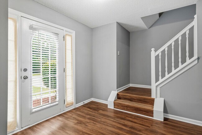 Foto del edificio - 11925 Spring Lake Way
