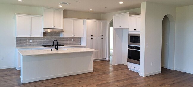 Building Photo - 12403 Madelyn Dr