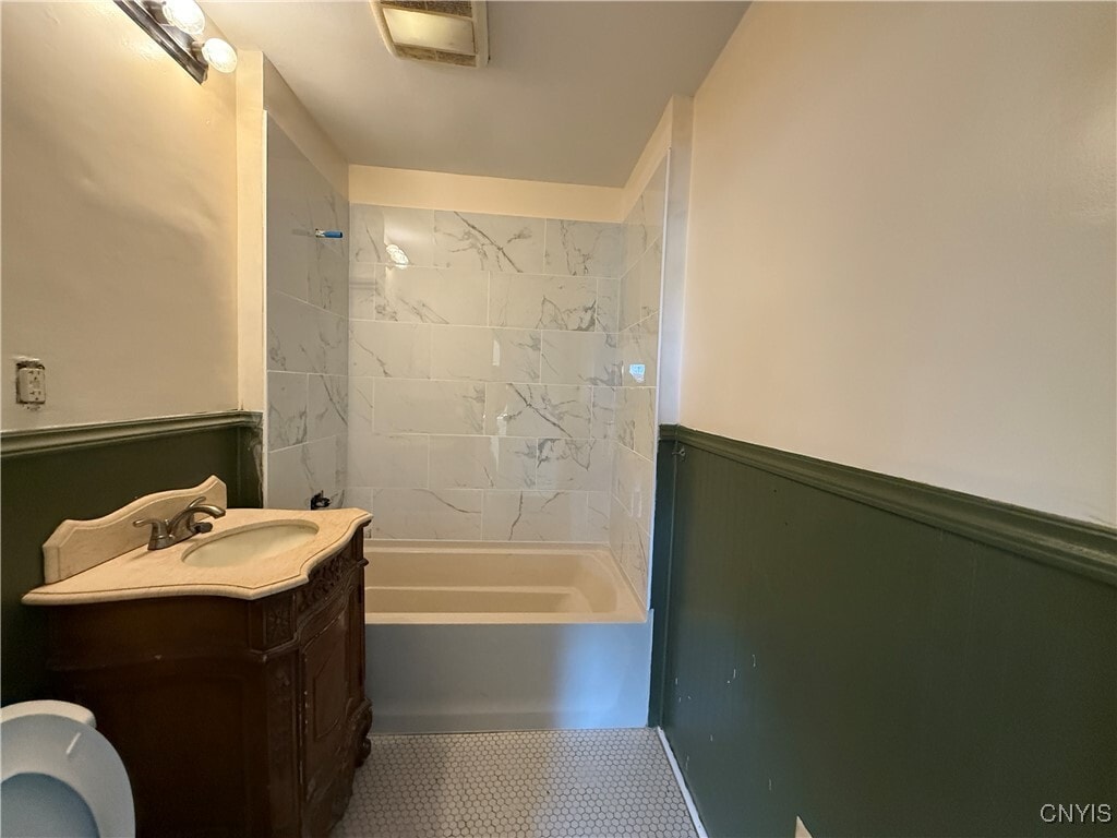 Building Photo - 1200 N Glencove Rd