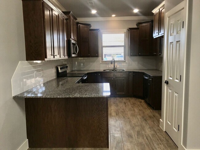 Building Photo - ***212 Alder Street***