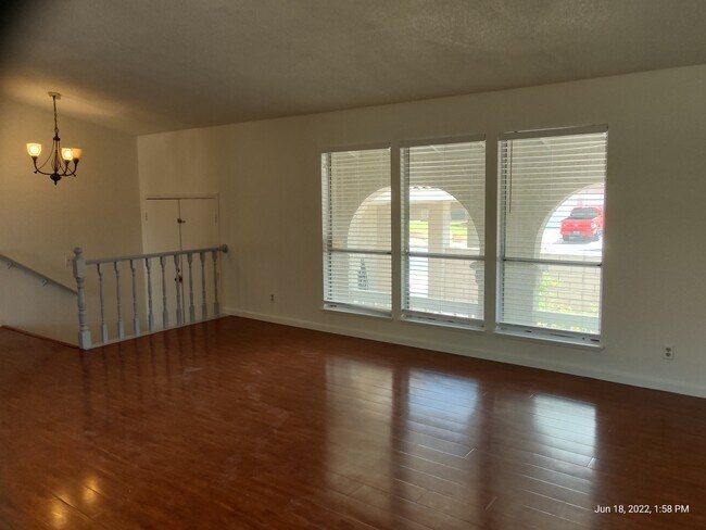 Building Photo - 8904 Napoli Dr