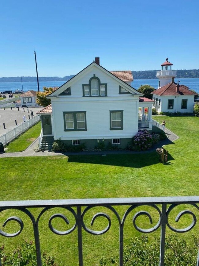 Building Photo - RARE on the Waterfront, beach, Sound view ...