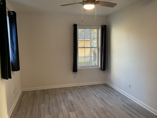 Foto del edificio - 107 N Rufus St