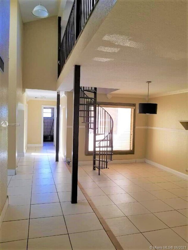 Foto del edificio - 8811 SW 21st St