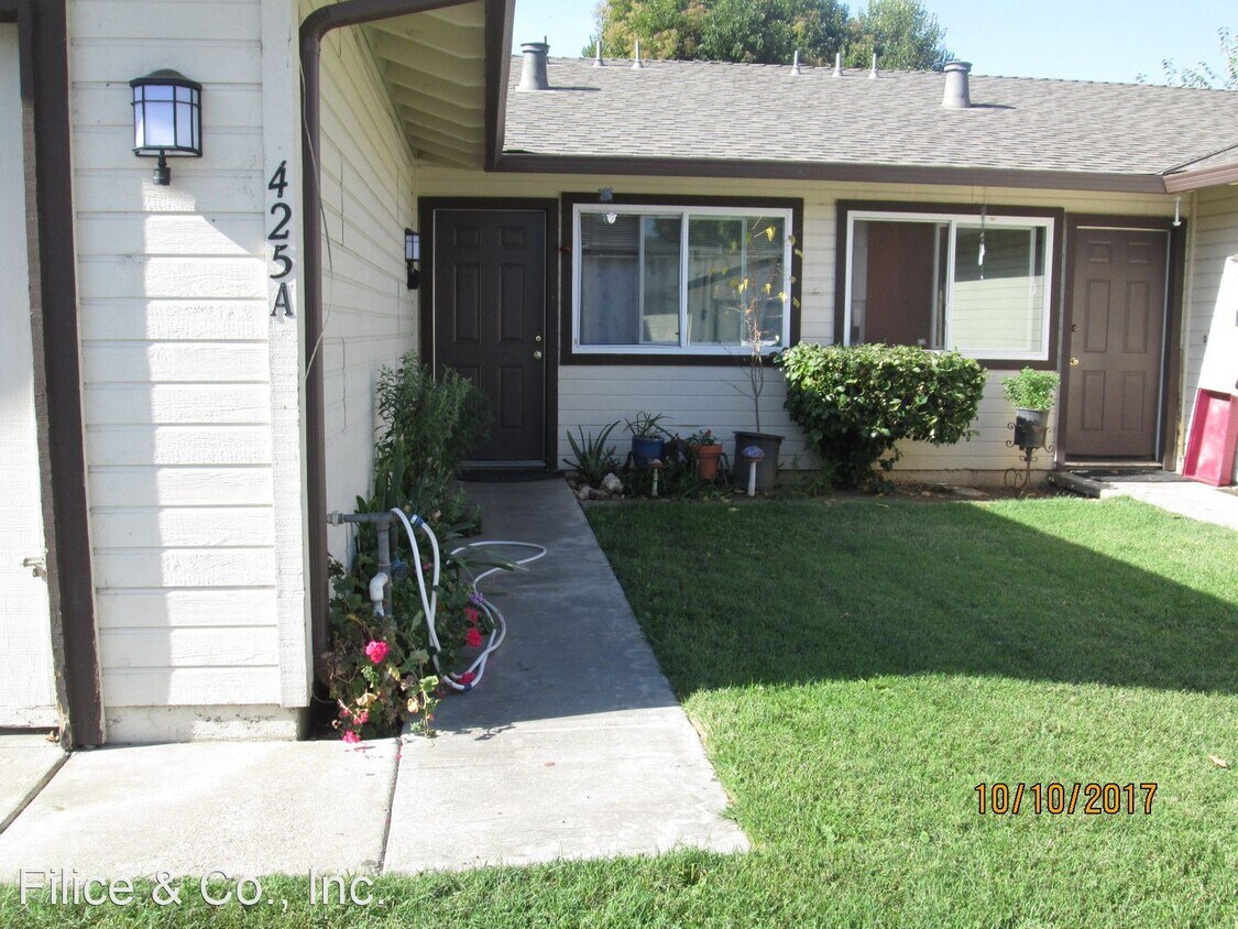Primary Photo - 425 Lewis St
