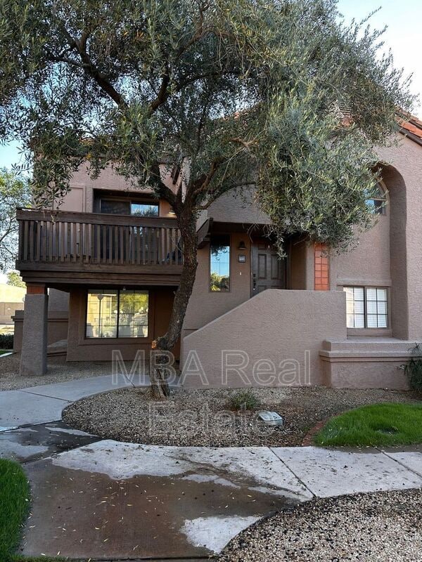 Building Photo - 700 E Mesquite Cir