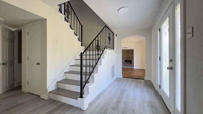 Building Photo - 3736 Baywood Dr