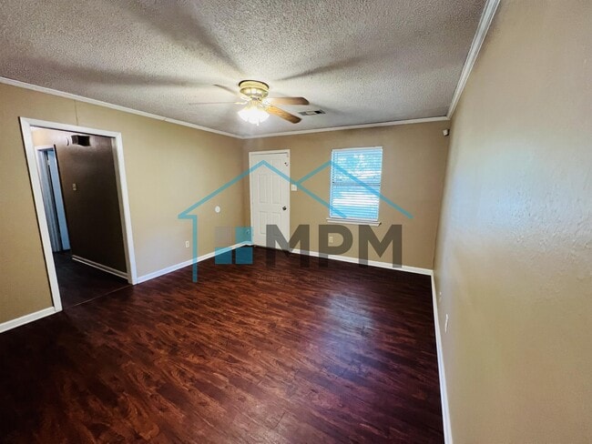 Building Photo - 105 Crestwood Dr