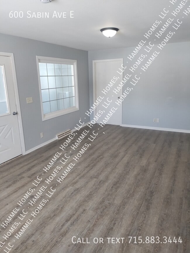 Building Photo - 600 Sabin Ave E