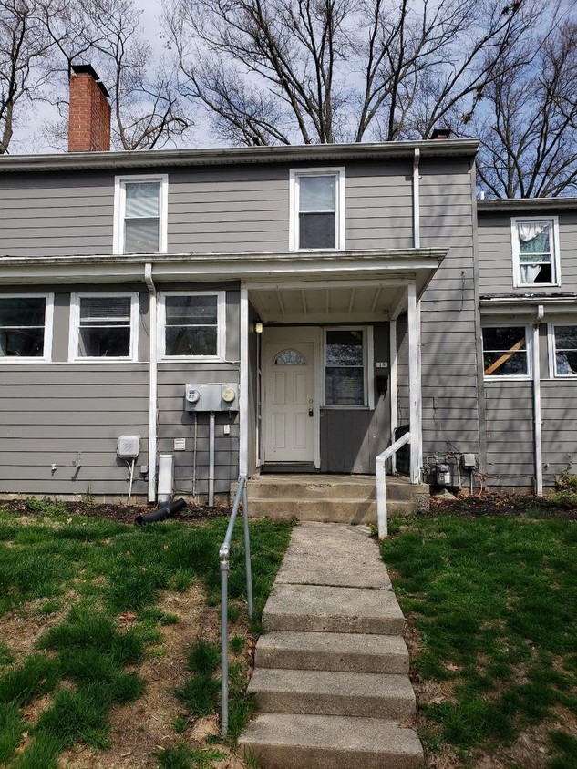 Primary Photo - Renovated 3BR 1BA Townhouse in Greenhills