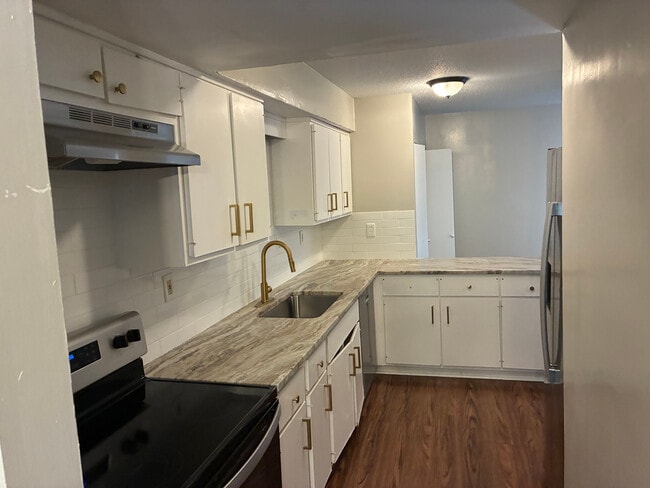 Building Photo - Room in Townhome on Terrace Trail