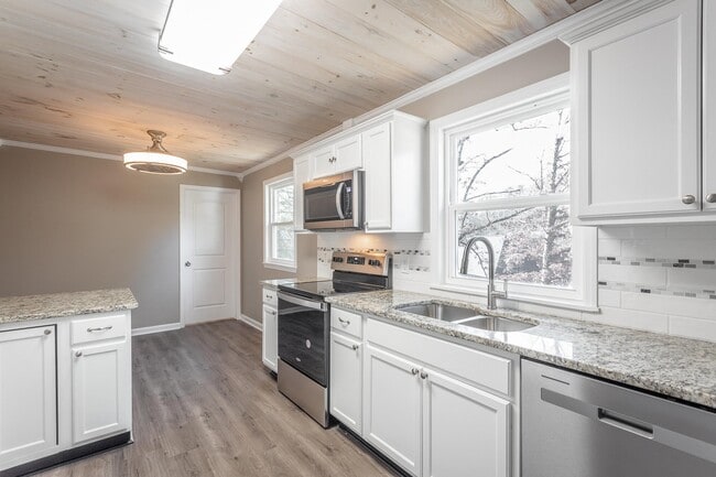 Building Photo - 516 Hedgewood Dr