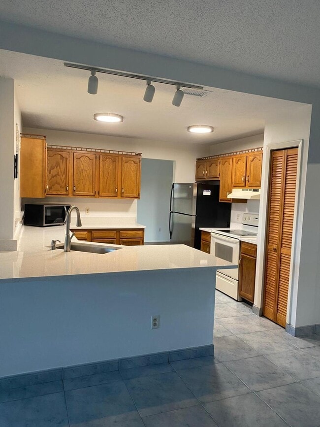 Foto del edificio - 901 SW Gaitor Ave