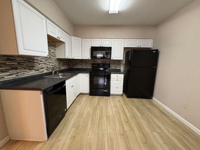 Building Photo - 1 Bed 1 Bath Condo in Colorado Springs