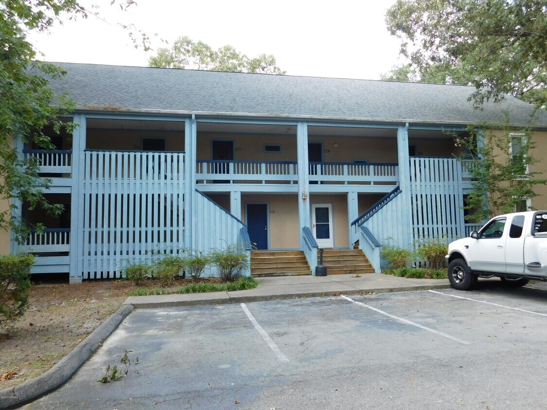 1605 Harbourside Dr, New Bern, NC 28560 Townhome Rentals in New Bern