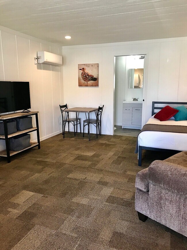Living area - 800 Hawkins St