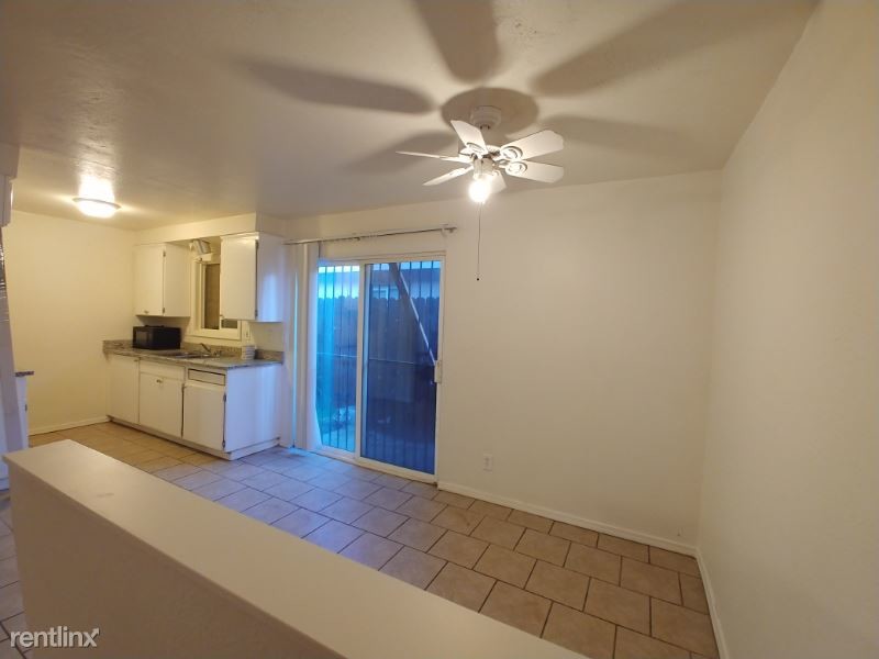 Primary Photo - 2 br, 1 bath Apartment - 826 Astor St
