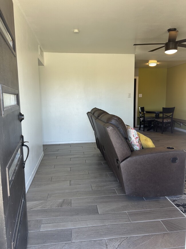 Front Entry Way - 3804 Titanic Ave