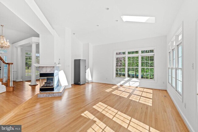 Foto del edificio - 14216 Cervantes Ave