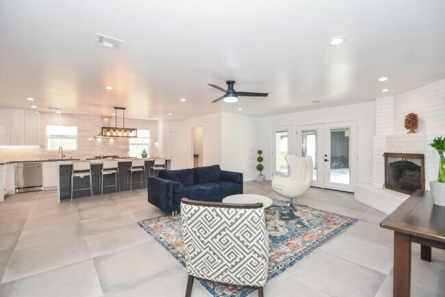 Foto del edificio - 1034 W Donovan St