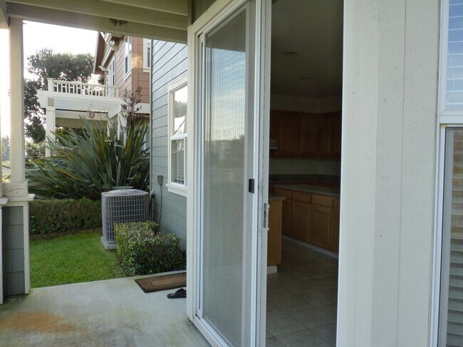 Foto del edificio - 1065 Rockport Ave