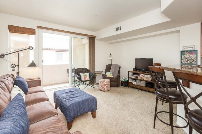 Building Photo - 970 Tarragon Ln