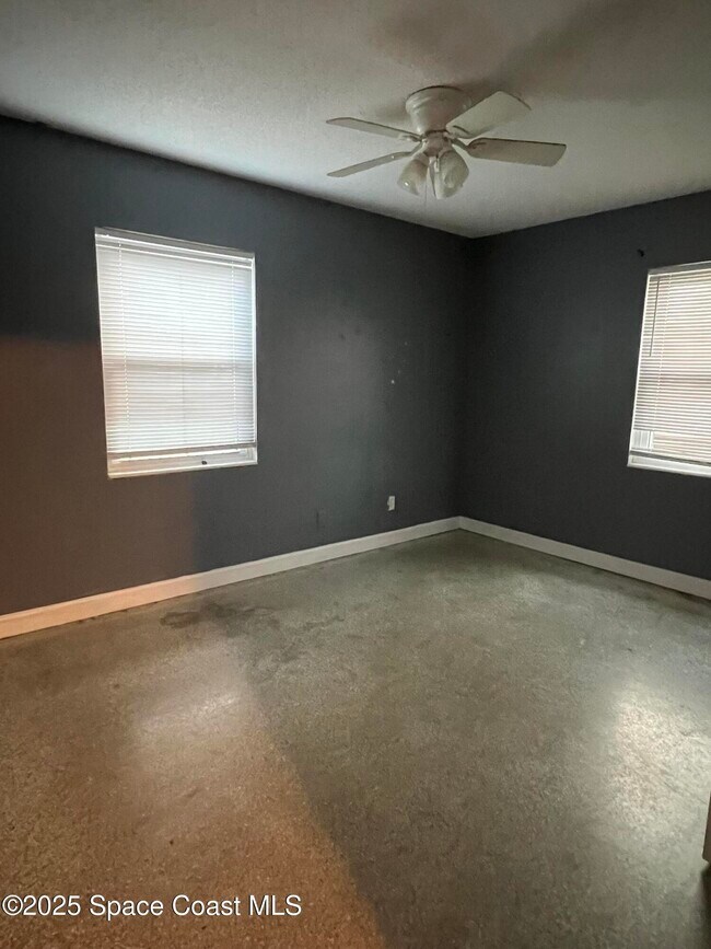 Building Photo - 976 Brewster Ln
