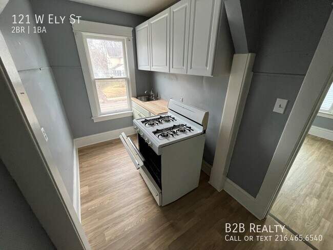 Building Photo - "Charming 2 Bedroom Haven: Your Perfect Bl...