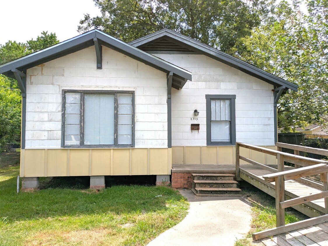 Primary Photo - 4315 Brandon Ave