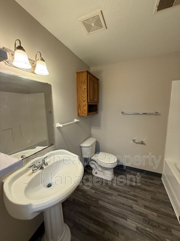 Building Photo - 1100 N Noland Rd