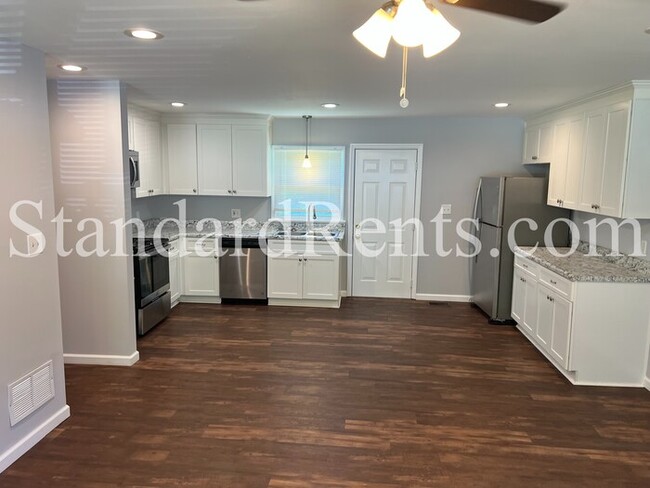 Building Photo - 2344 Clarissa Dr NW