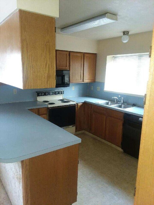 Primary Photo - 590 N Woodruff Ave