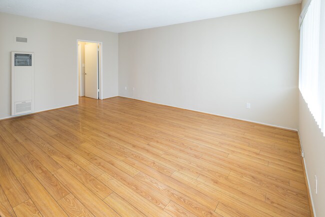 Foto del edificio - 323 E Chestnut St