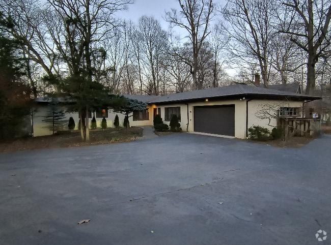 Building Photo - 2394 Fishinger Rd