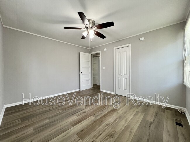 Foto del edificio - 310 Norris Ave