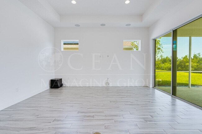 Foto del edificio - Luxurious 3-Bedroom Home Backing to a Natu...