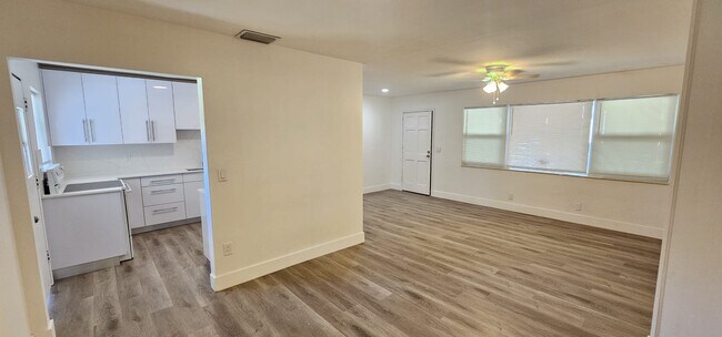 Building Photo - 321 S 26th Ave